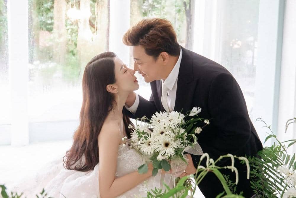 D-1 💍살면서 ‘과연 내 삶에도 결혼이라는 순간이 올까’막연히만 생각했던 적이 많았는데, 오지 않을 것만 같았던 그날이 드디어 제게도 이렇게 큰 설렘으로 다가왔어요.준비 (2).jpg