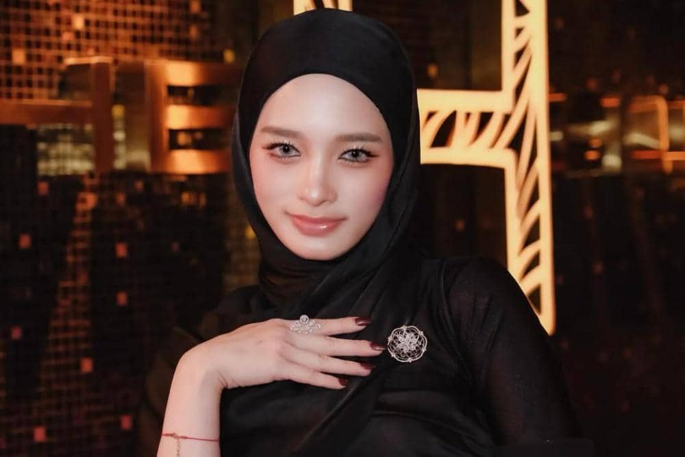 I take my sparkle very seriously 💅🏻 so I flossing it up in my @passionjewelry... 💍💎Congrats .jpg