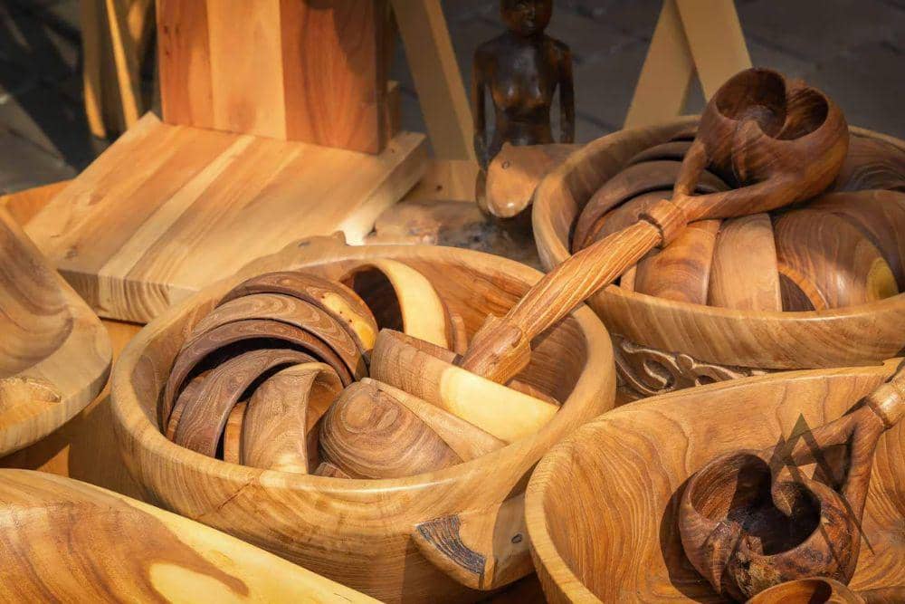 Kerajinan kayu dari Khiva untuk oleh-oleh dari Uzbekistan.