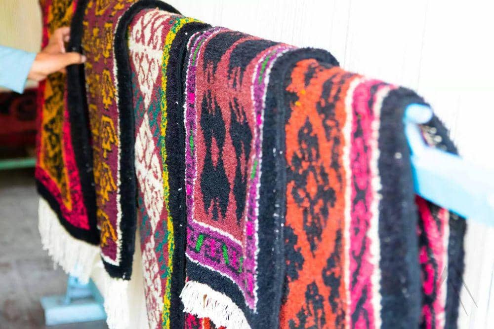 Karpet wol untuk oleh-oleh dari Uzbekistan.