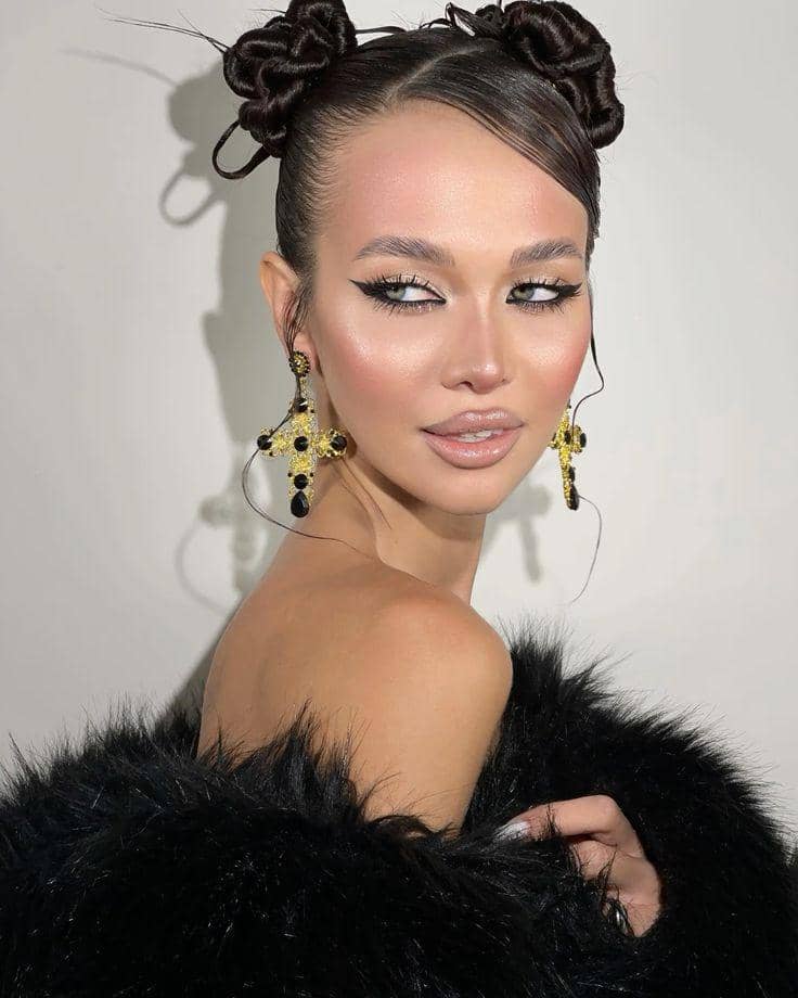 variasi double bun hairstyle