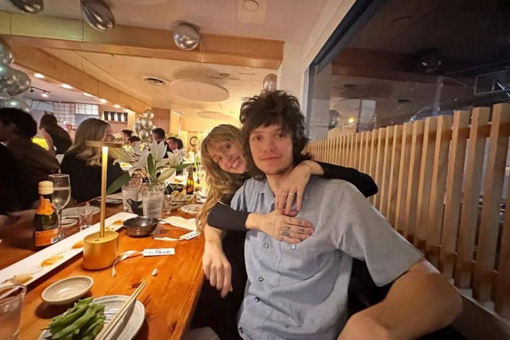 Miley Cyrus dan Maxx Morando Tunangan