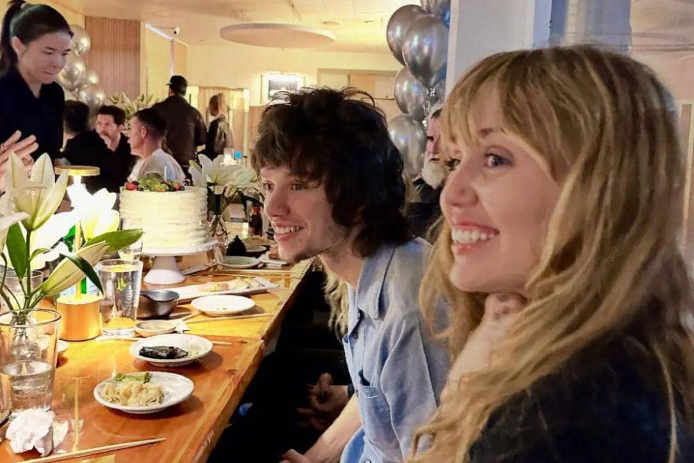 Miley Cyrus dan Maxx Morando Tunangan