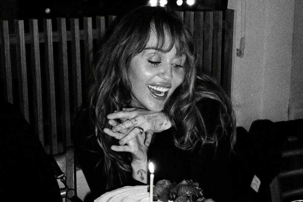 Miley Cyrus dan Maxx Morando Tunangan