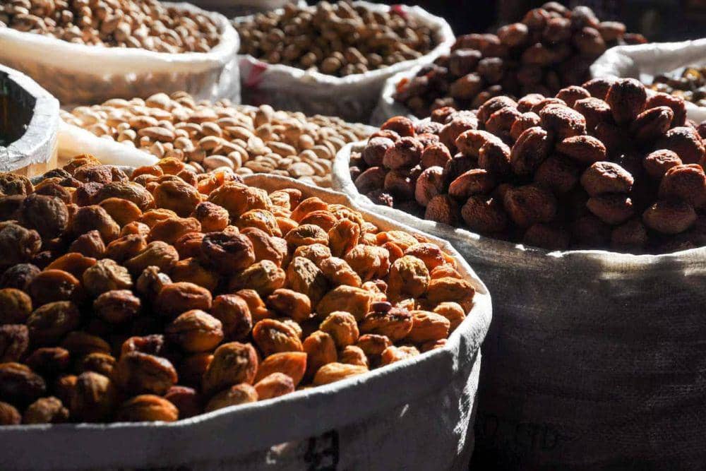 Buah-buahan kering untuk oleh-oleh dari Uzbekistan.