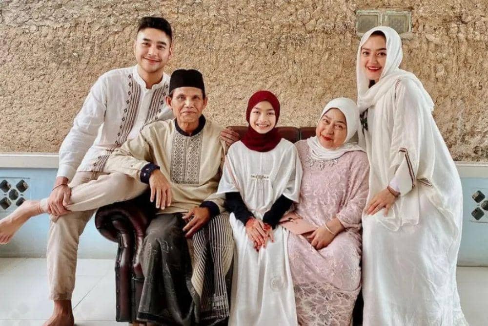 Deretan Artis Indonesia yang Kehilangan Orang Tuanya di Tahun 2025