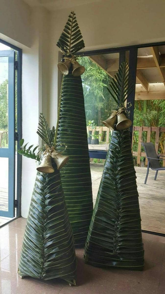 Pohon Natal dari daun kelapa