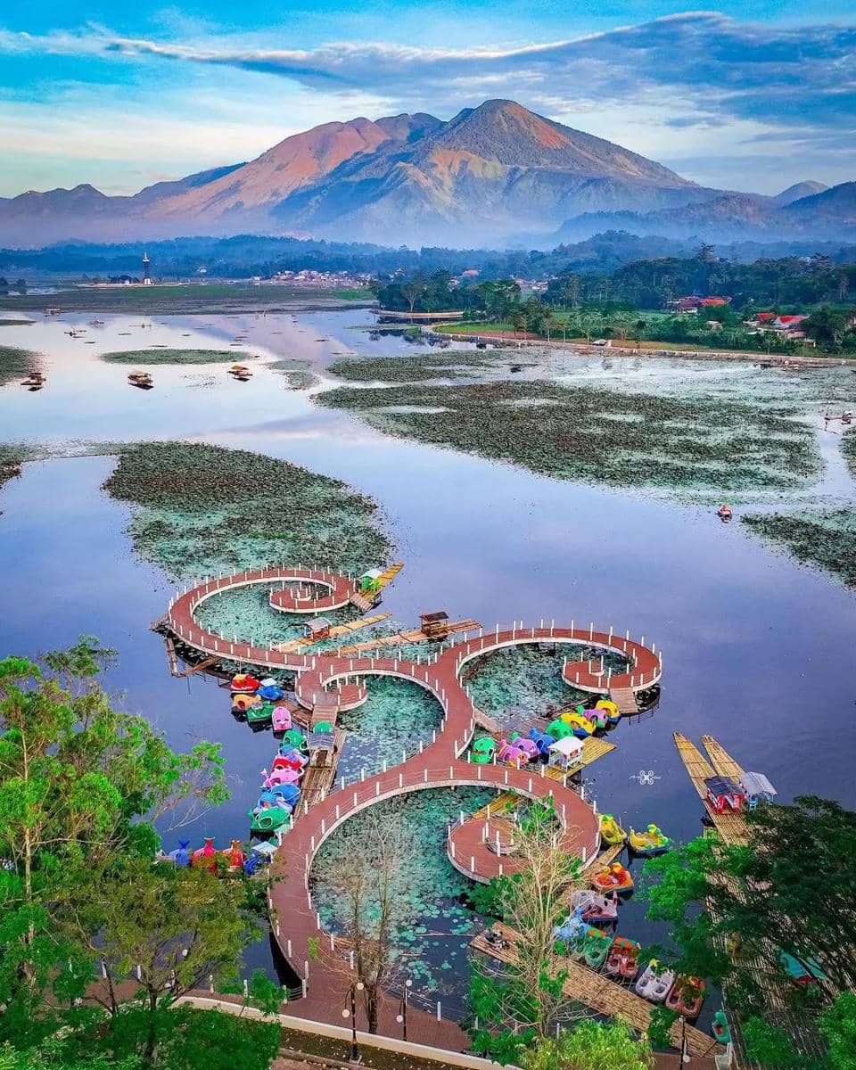 Pemandangan Situ Bagendit dari atas