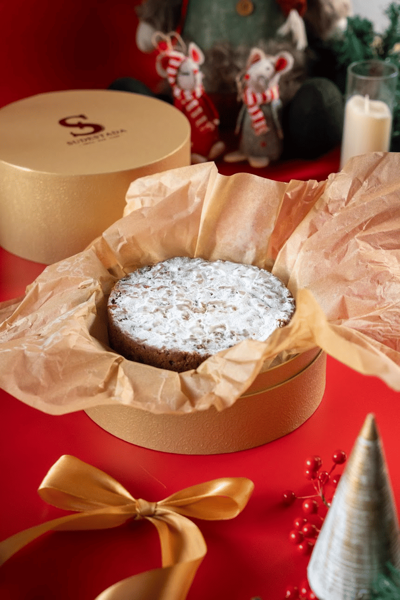 Sudestada Jakarta menawarkan hampers spesial Natal berupa Torta Galesa.