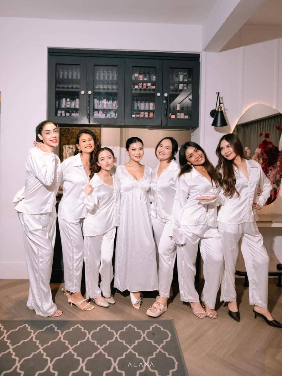 Potret Bridal Shower Hanum Mega Bareng Sahabat