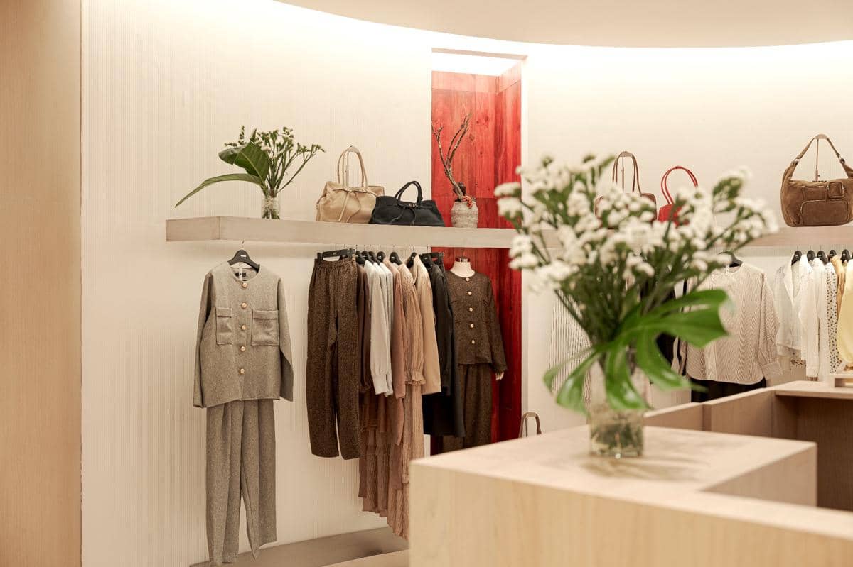 Feed 1_4_Physical Store.jpg