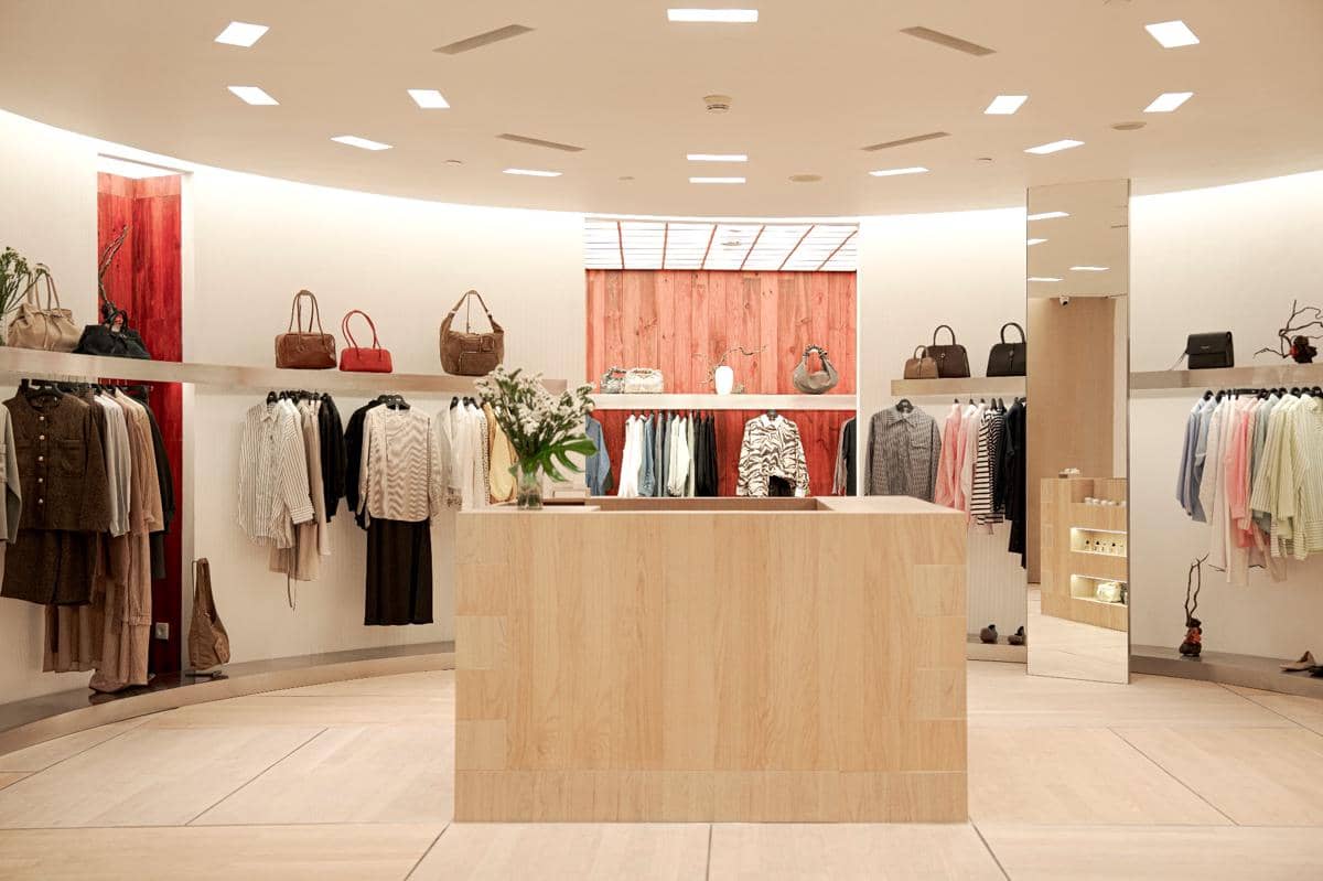 Feed 1_8_Physical Store.jpg