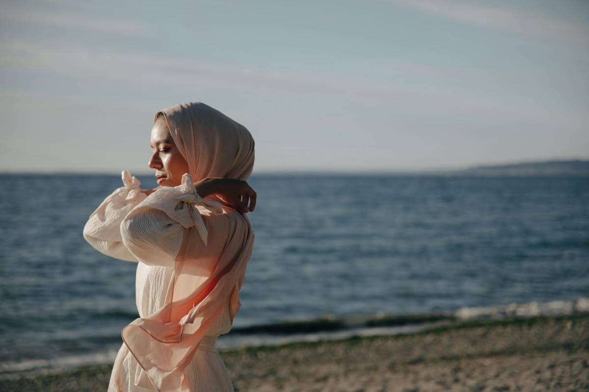 6 Tips Mencegah Rambut Apek bagi Perempuan Berhijab