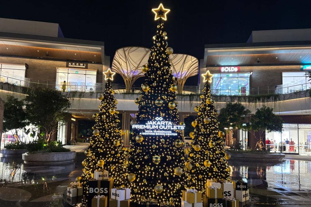 Co-branding Christmas Decoration with BOSS.JPG