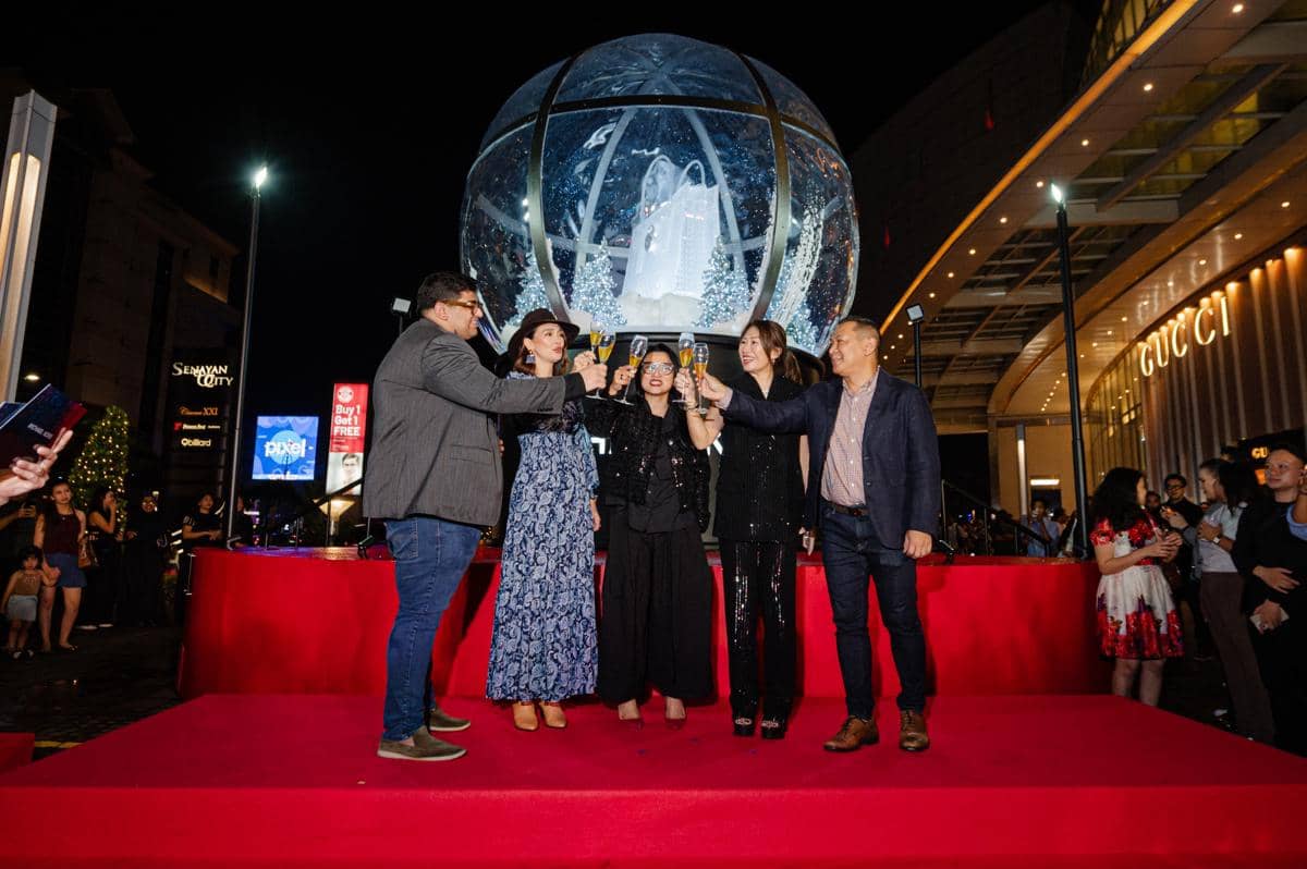 Michael Kors Holiday Snow Globe -EVS_6216.jpg