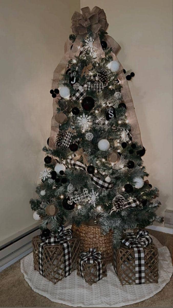 pohon natal hitam putih