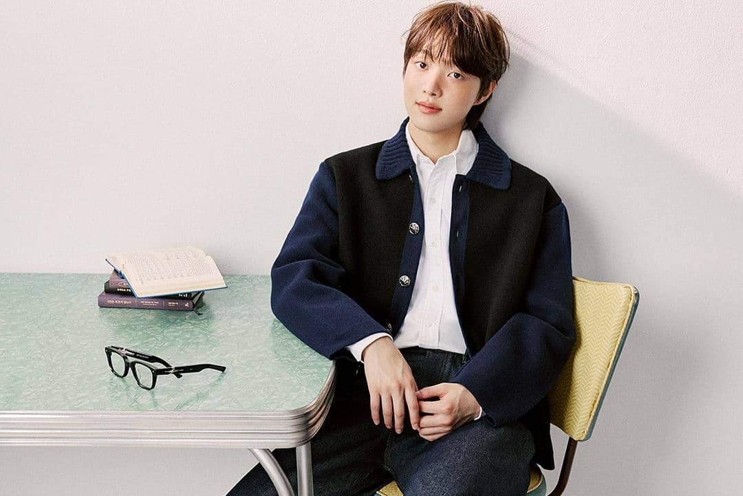 #제작지원 Ready To Be Beyond전통과 혁신이 맞닿은 배리(@barrie)와 매킨토시의 컬래버레이션. 새로운 비상을 꿈꾸는 앤팀(&TEAM)의 의주와 니콜라스가 .jpg