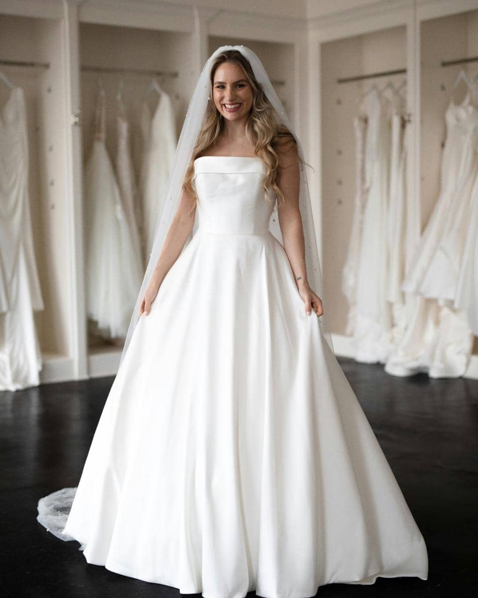 jarvis-couture-bridal-prom-tyler-tx-HJWLIFZfozg-unsplash.jpg