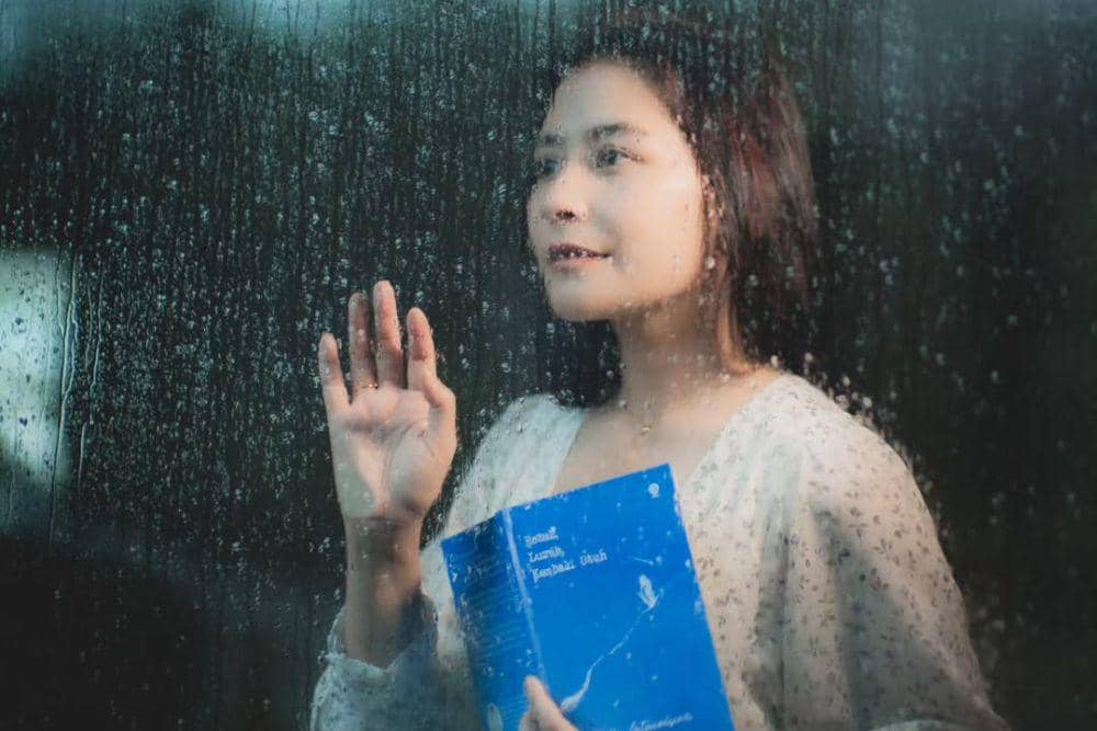 Retak, Luruh, Kembali Utuh, Perjalanan Prilly Latuconsina Temukan Diri