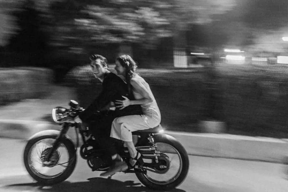 ilustrasi pre-wedding dengan teknik blurred action (kindredweddings.co)