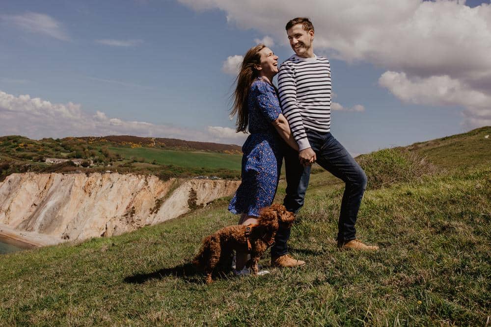 ilustrasi pre-wedding gaya dokumenter (hollycade.co.uk)