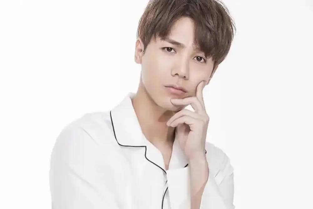 Menjadi member MBLAQ ketiga yang menikah