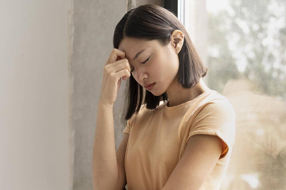 ilustrasi perempuan cemas (freepik.com/pikisuperstar)
