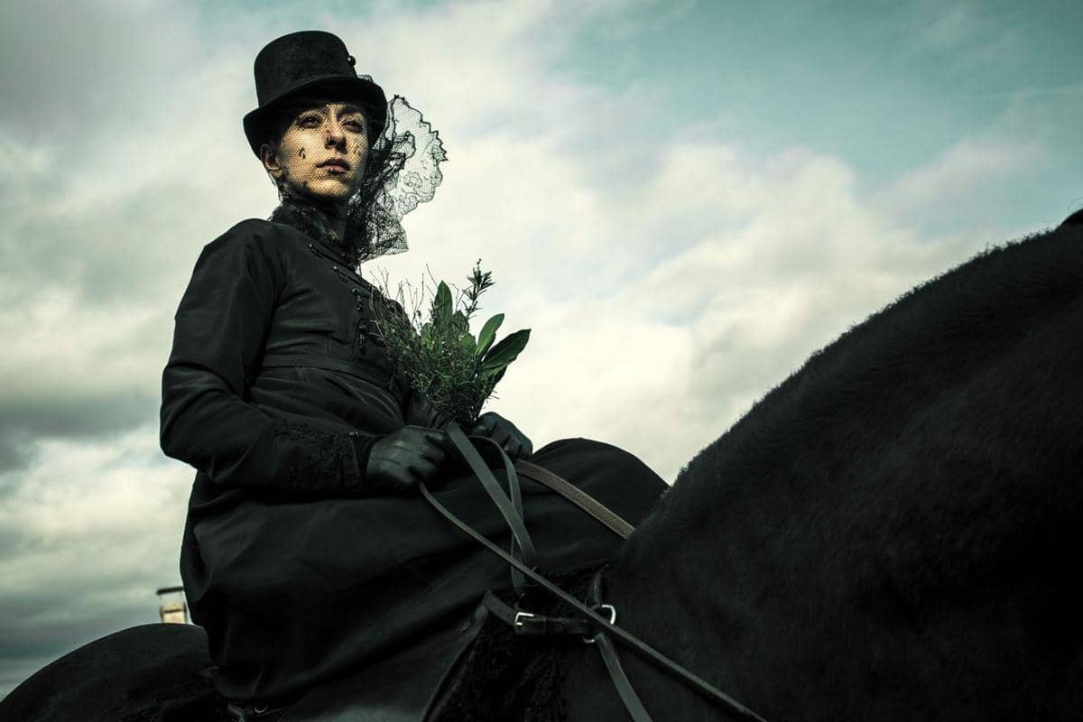 Oona Chaplin dalam serial Taboo