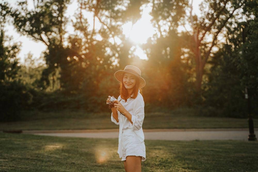 ilustrasi perempuan tersenyum (pexels.com/Lalada .)