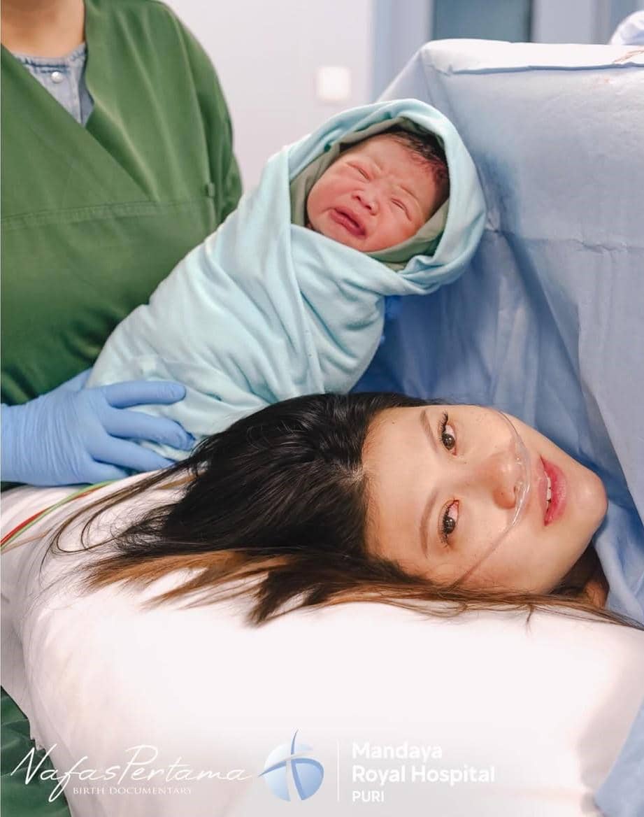 Momen Mitzi Istri Anthony Ginting Melahirkan Anak Pertama