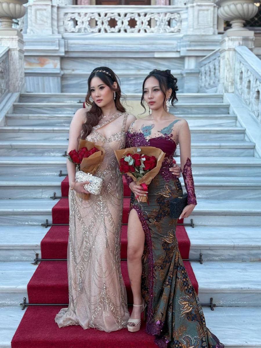 Lilypop Mengenakan Batik di Acara Turkey Mid Gala.jpg