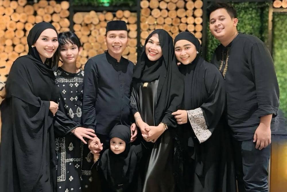 Keluarga Ayu Ting Ting