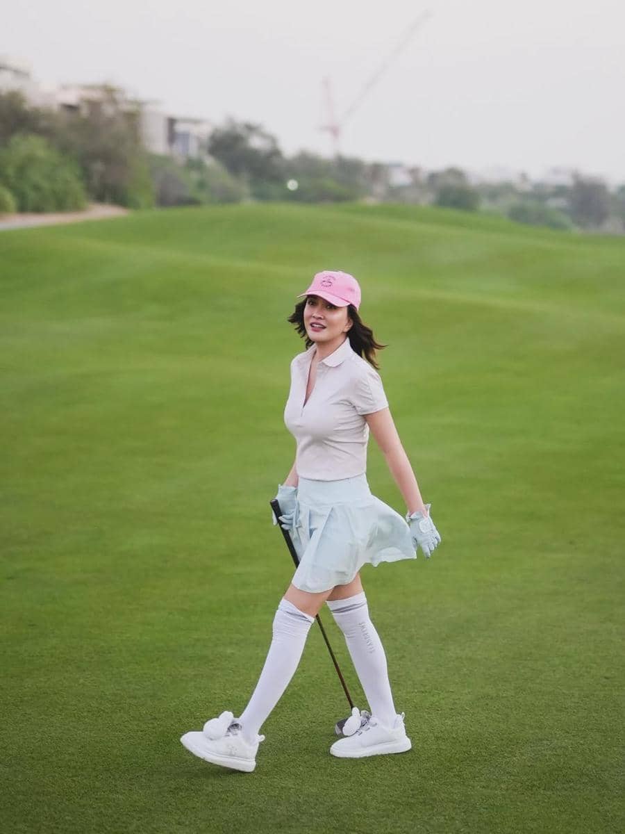 inspirasi gaya outfit golf ala Shandy Aulia 