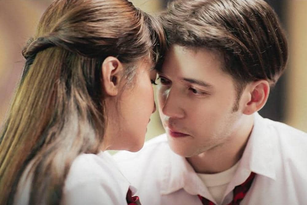 Kenangan masa muda yang akan selalu membekas di hati.🎬- WeTV Original Melindungimu Selamanya👉-.jpg