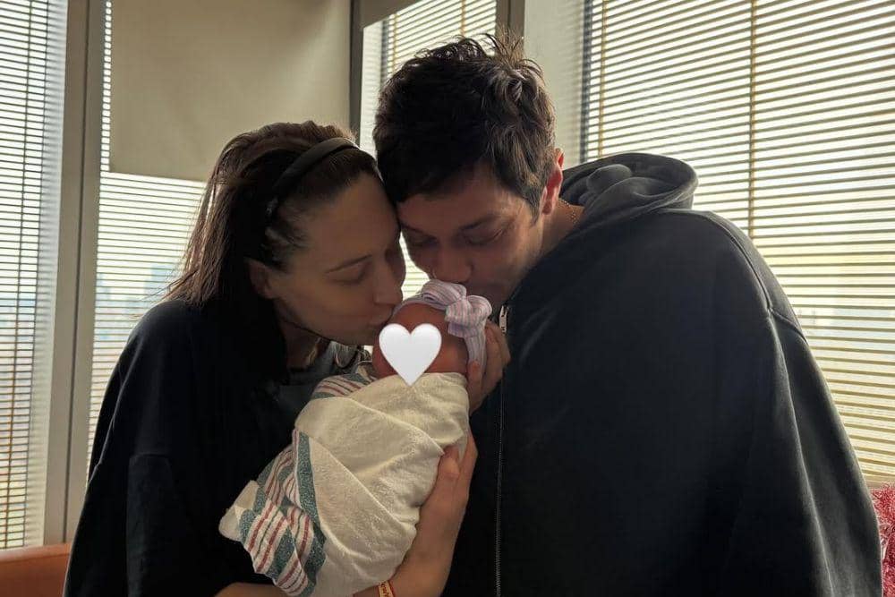 Pete Davidson dan Elsie Hewitt Sambut Kelahiran Anak Pertama