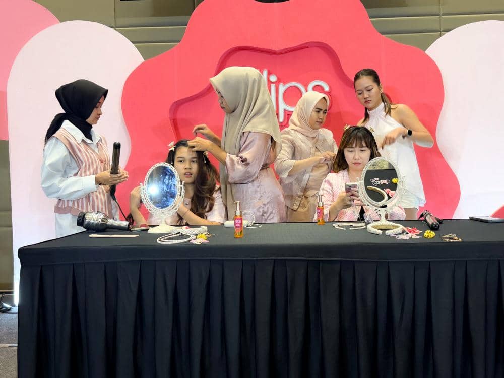 Keseruan peserta bermain Hair Challenge.jpg