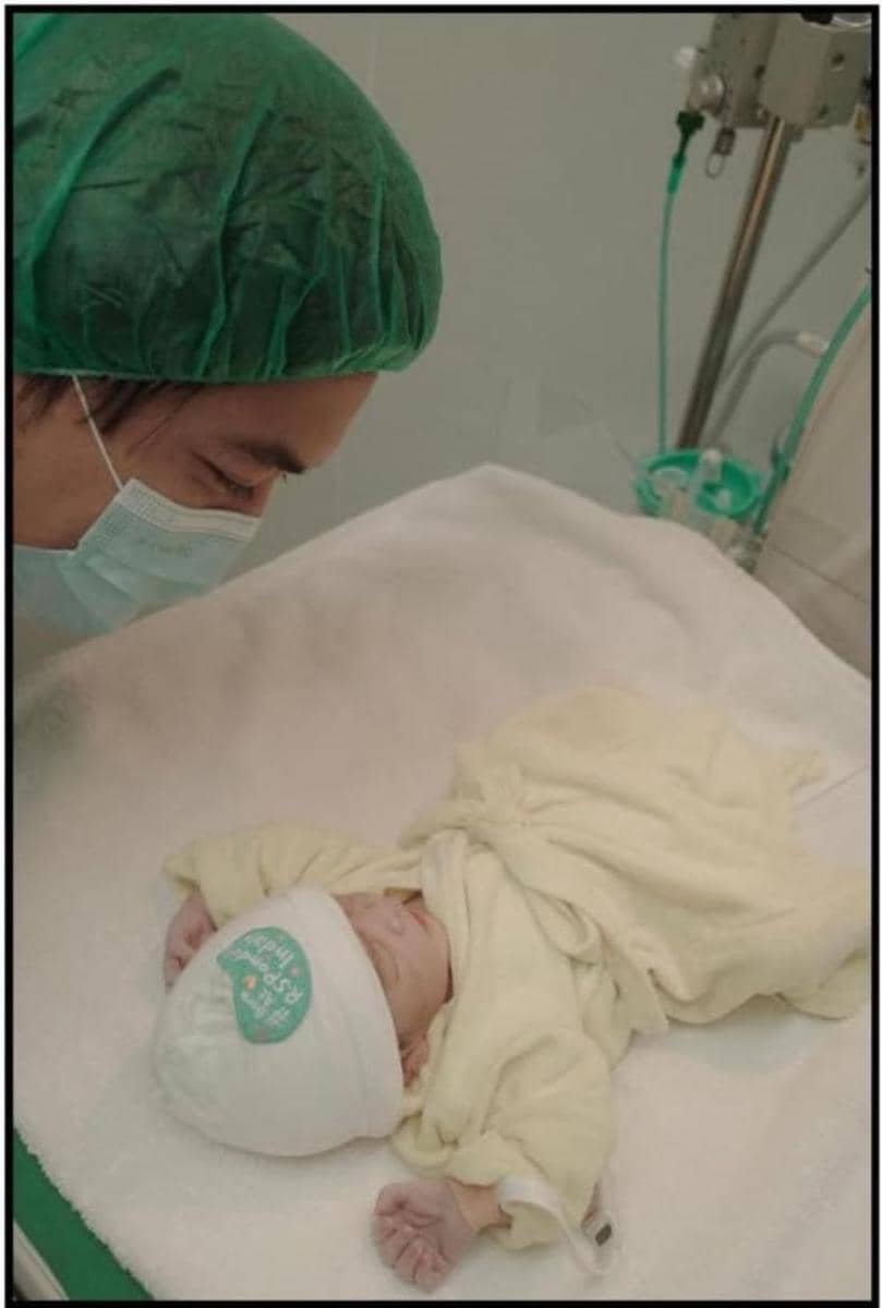 Potret Kelahiran Anak Pertama Bilal Indrajaya dan Istri