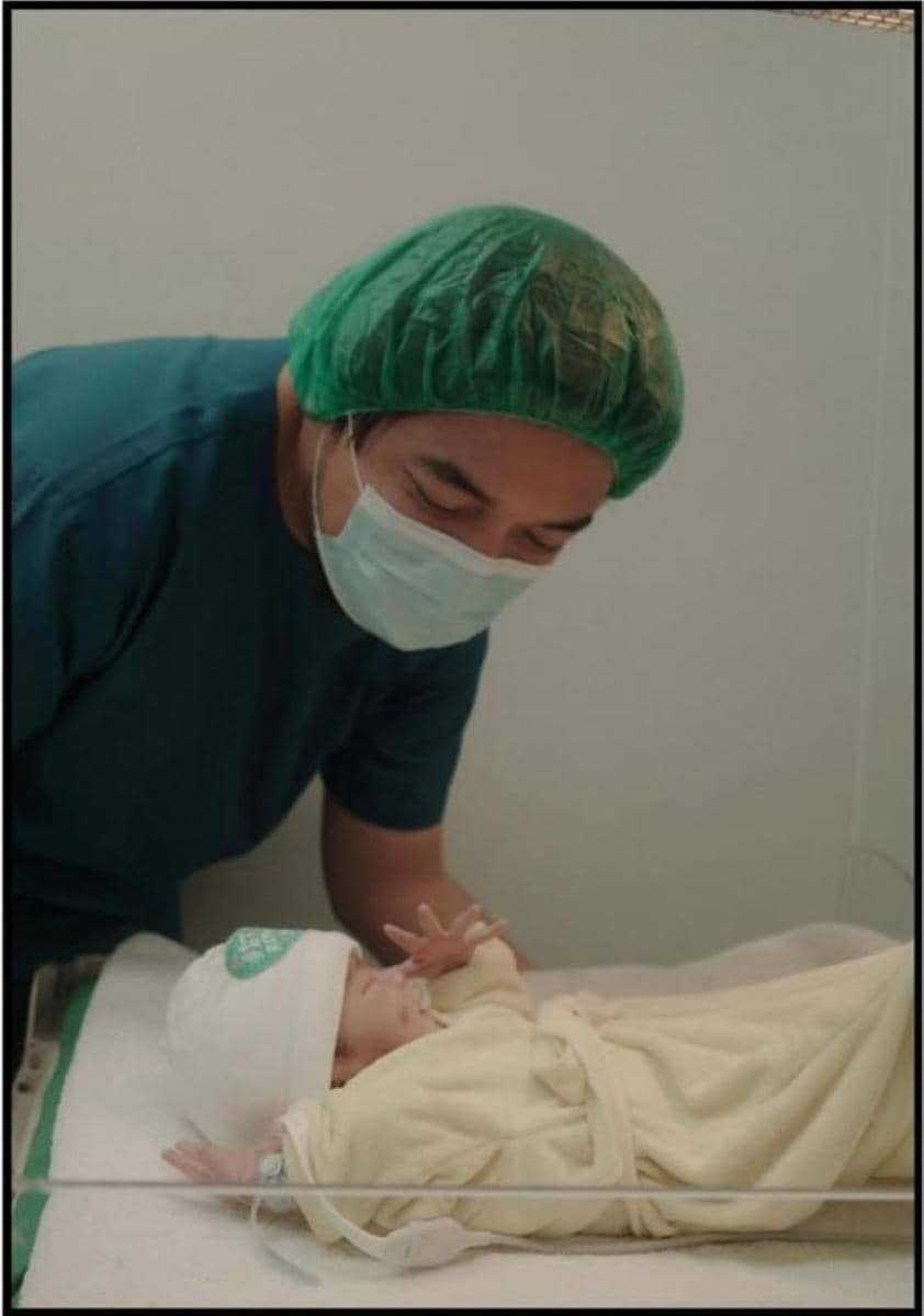 Potret Kelahiran Anak Pertama Bilal Indrajaya dan Istri