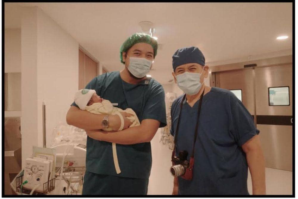 Potret Kelahiran Anak Pertama Bilal Indrajaya dan Istri