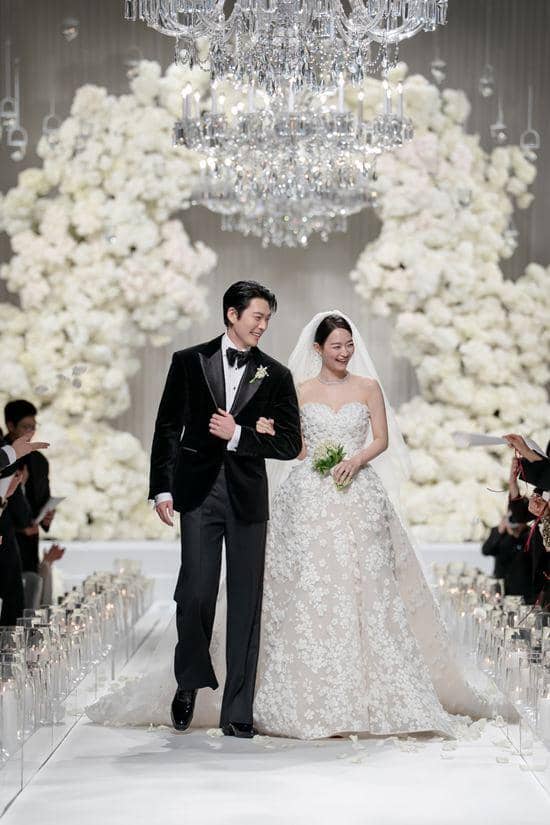 momen pernikahan Shin Min Ah dan Kim Woo Bin 
