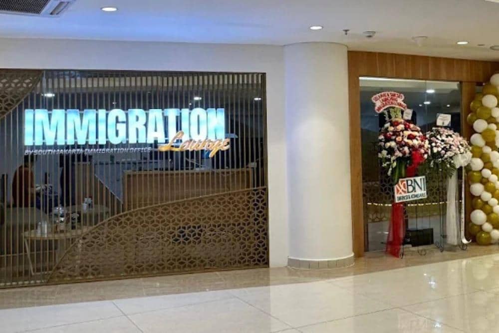 google.com/Immigration Lounge PIM 3