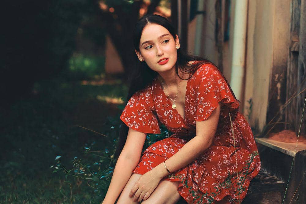 Warna Keberuntungan Shio Ayam Tahun 2026