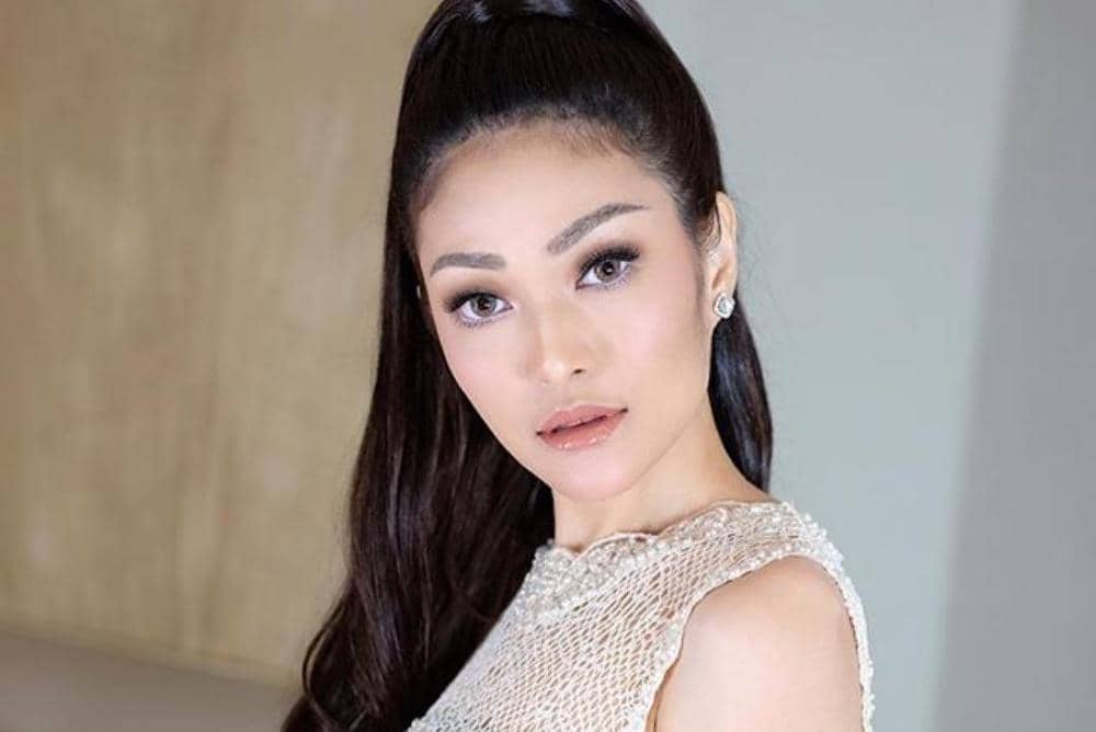 @jlo hairstyle 😂😂😂 thank you 🙏🏻🙏🏻😘😘😘 #Repost @slamwiyono・・・Cheff yang cantik diva Chef.jpg