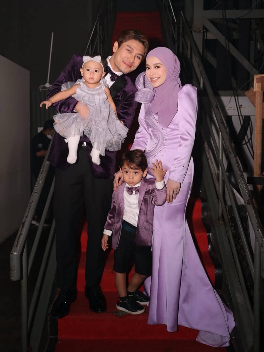 Lesty Kejora dan keluarga 