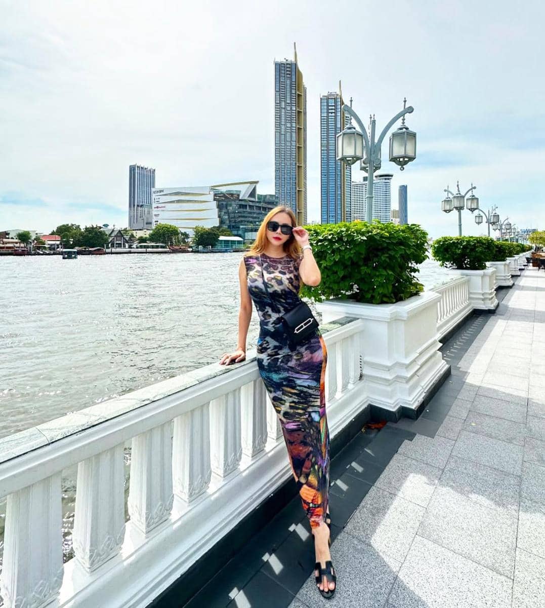 outfit aura kasih saat liburan