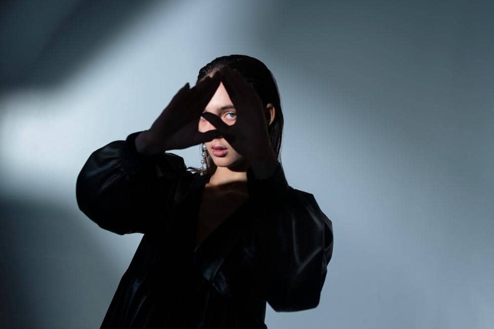 ilustrasi perempuan misterius (freepik.com/freepik)