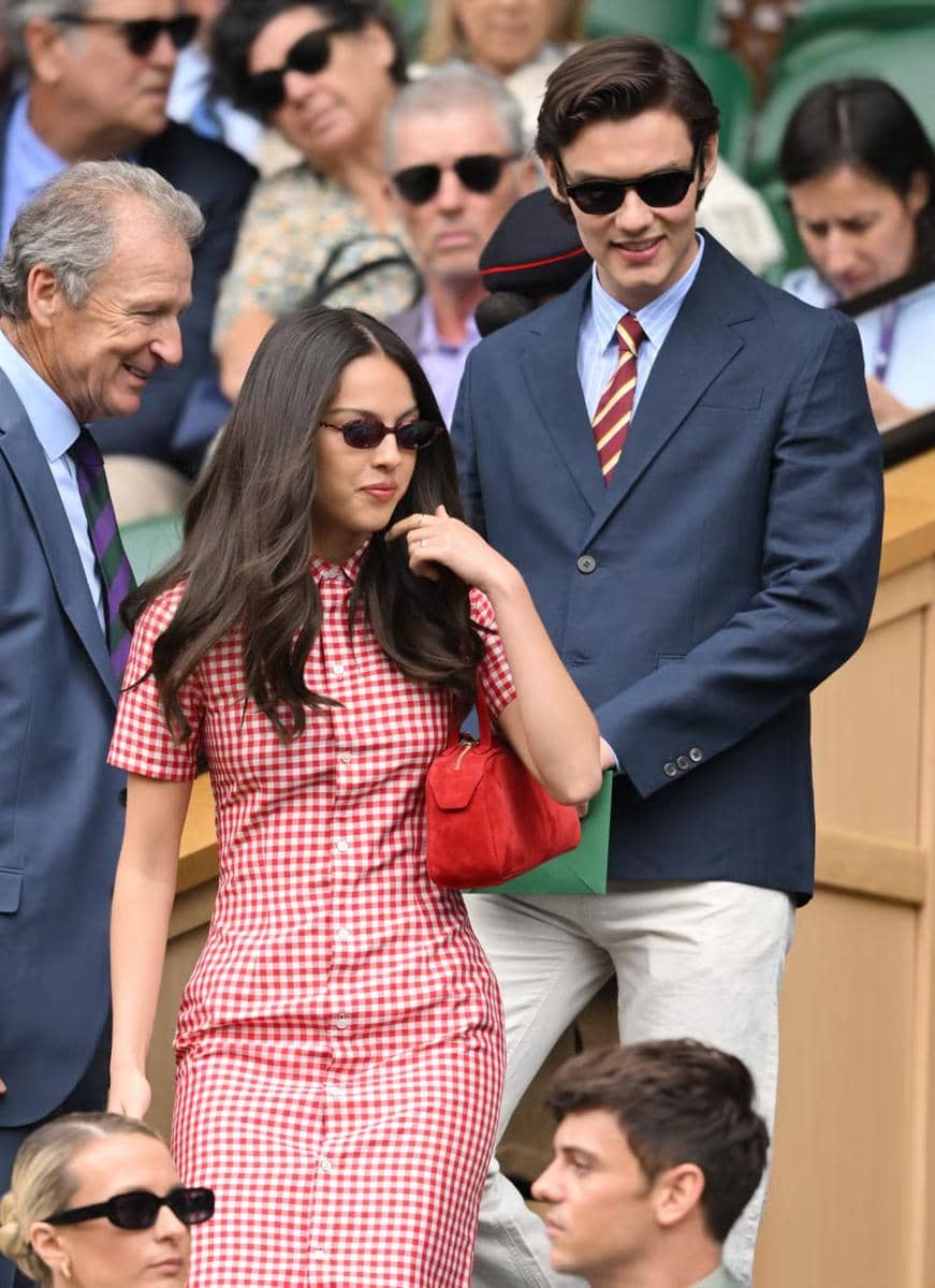 olivia-rodrigo-and-louis-partridge-attend-day-three-of-the-news-photo-1751476357.jpg