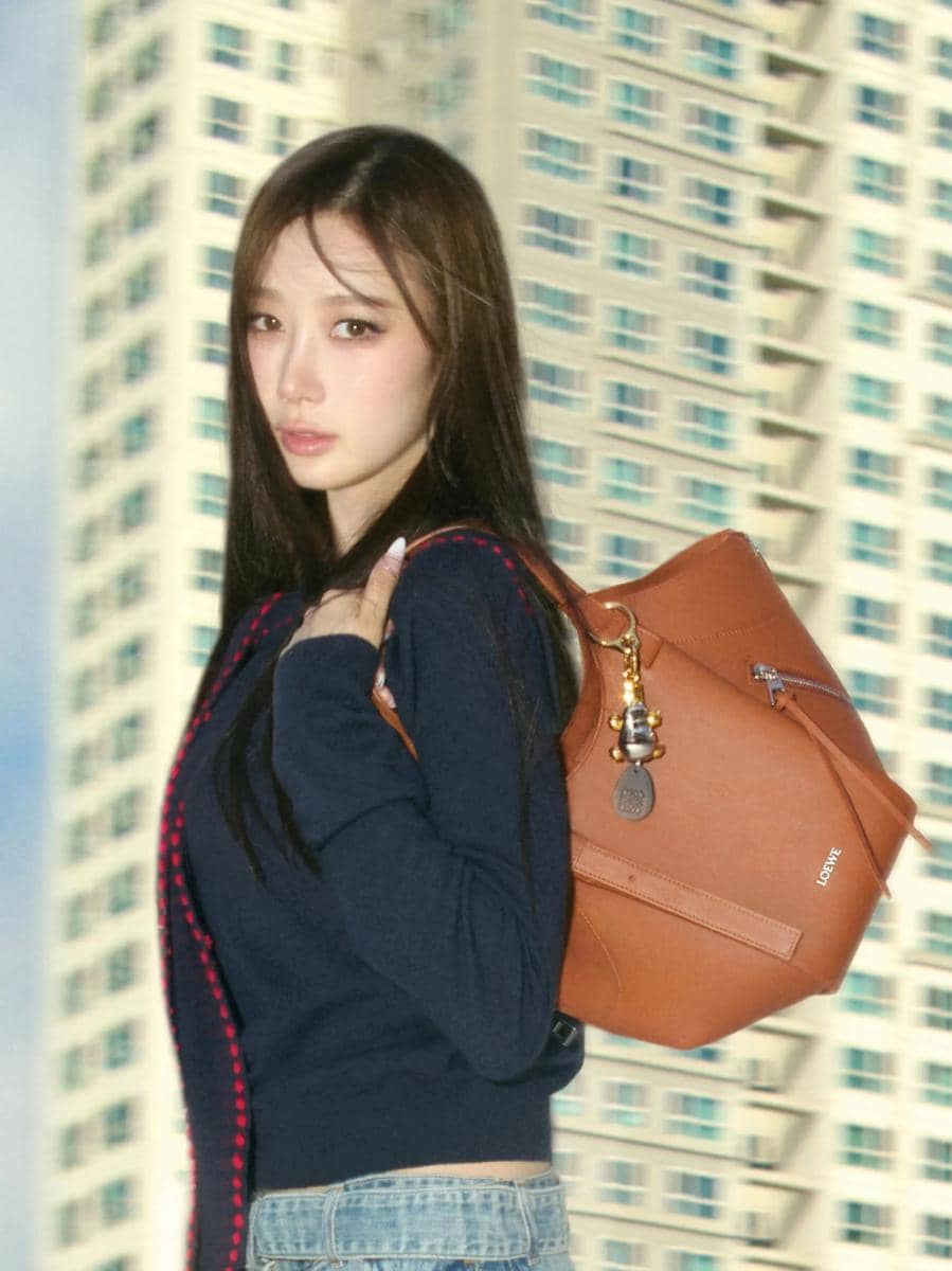 1765848739-1765417130-loewe_ss26_campaign_giselle_rgb_cropped_4_3x4-2.jpg