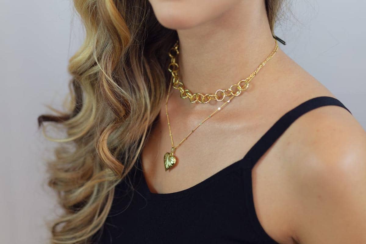 5 Tips Memakai Statement Accessories Tanpa Terlihat Berlebihan