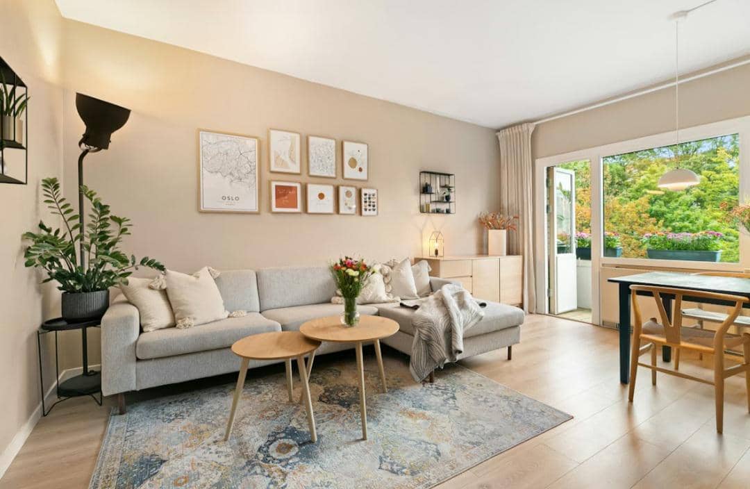 7 Warna Cat Tembok Ruang Tamu yang Cerah dan Estetik, Agar Ruangan Terasa Lebih Luas